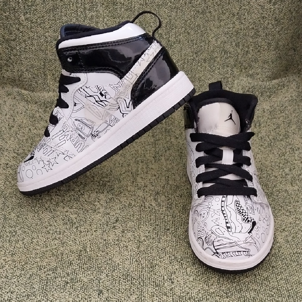 Nike Black and White Artistic Sneakers